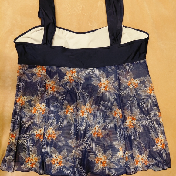 Top/Skirt Boy Shorts Swimsuit. Floral Navy 5X Never Worn. New Condition. - Picture 4 of 8